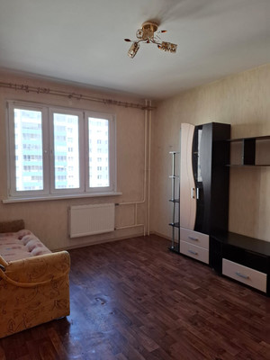 Продам трехкомнатную (3-комн.) квартиру, Маршала Казакова ул, 68к1, Санкт-Петербург г
