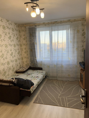 Продам комнату в 3-комн. квартире, Октябрьская ул, 81, Колпино г