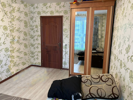 Продам комнату в 3-комн. квартире, Октябрьская ул, 81, Колпино г