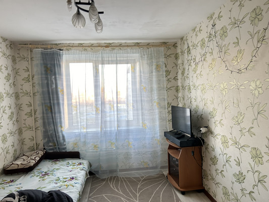 Продам комнату в 3-комн. квартире, Октябрьская ул, 81, Колпино г