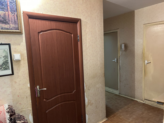 Продам комнату в 3-комн. квартире, Октябрьская ул, 81, Колпино г