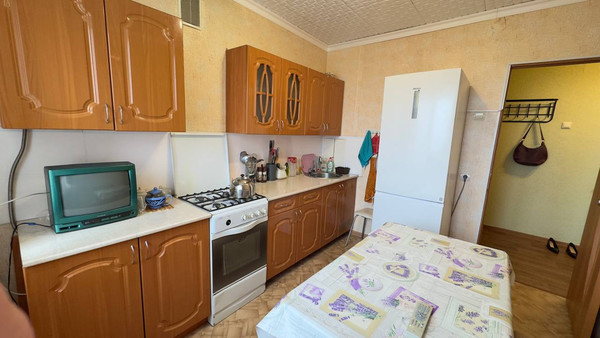 Продам трехкомнатную (3-комн.) квартиру, 35-й мкр, 29, Октябрьский г