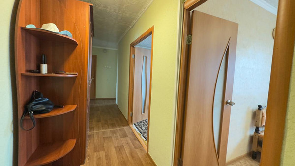 Продам трехкомнатную (3-комн.) квартиру, 35-й мкр, 29, Октябрьский г