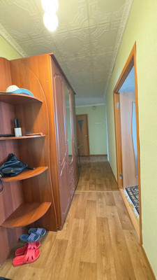 Продам трехкомнатную (3-комн.) квартиру, 35-й мкр, 29, Октябрьский г