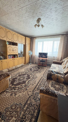 Продам трехкомнатную (3-комн.) квартиру, 35-й мкр, 29, Октябрьский г