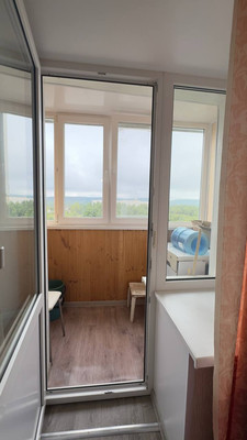 Продам трехкомнатную (3-комн.) квартиру, 35-й мкр, 29, Октябрьский г