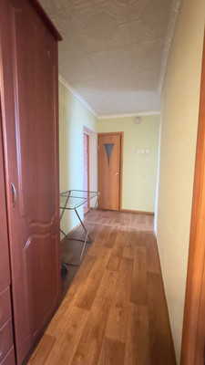 Продам трехкомнатную (3-комн.) квартиру, 35-й мкр, 29, Октябрьский г