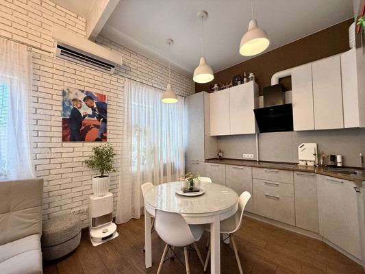 Продам двухкомнатную (2-комн.) квартиру, Севастопольская ул, 43Е, Симферополь г