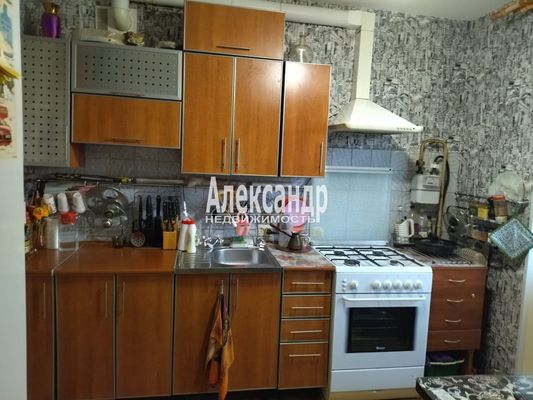 Продам двухкомнатную (2-комн.) квартиру, Пролетарская ул, 15, Волхов г
