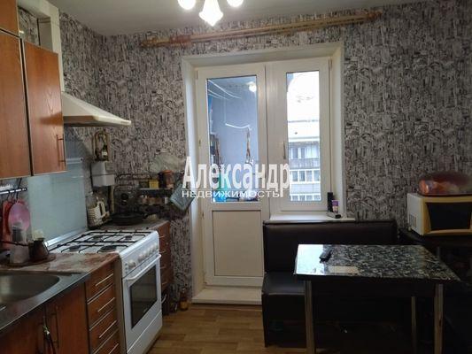 Продам двухкомнатную (2-комн.) квартиру, Пролетарская ул, 15, Волхов г