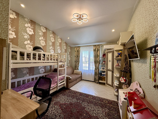 Продам трехкомнатную (3-комн.) квартиру, Пригородная ул, 35, Перово с