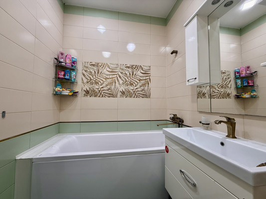 Продам трехкомнатную (3-комн.) квартиру, Пригородная ул, 35, Перово с