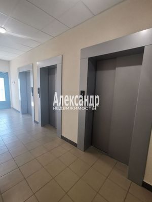Продам однокомнатную (1-комн.) квартиру, Воронцовский б-р, 21к3, Мурино п