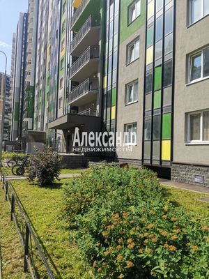 Продам однокомнатную (1-комн.) квартиру, Воронцовский б-р, 21к3, Мурино п