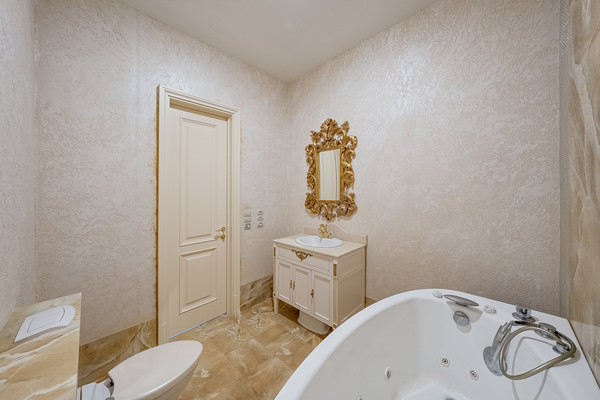 Продам трехкомнатную (3-комн.) квартиру, Академика Туполева наб, 15, Москва г