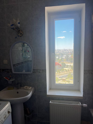 Продам трехкомнатную (3-комн.) квартиру, Киевская ул, 179б, Симферополь г