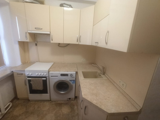 Продам двухкомнатную (2-комн.) квартиру, Поповкина ул, 16, Симферополь г
