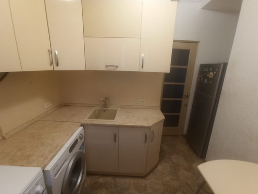 Продам двухкомнатную (2-комн.) квартиру, Поповкина ул, 16, Симферополь г