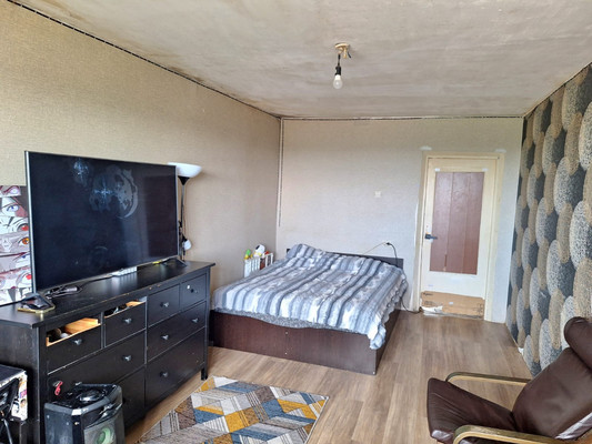 Продам трехкомнатную (3-комн.) квартиру, Новоселов ул, 8, Гатчина г