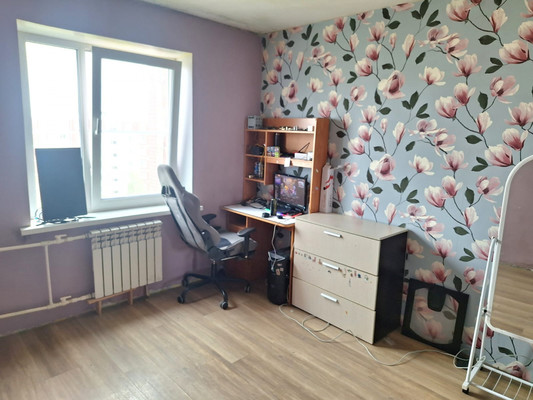 Продам трехкомнатную (3-комн.) квартиру, Новоселов ул, 8, Гатчина г