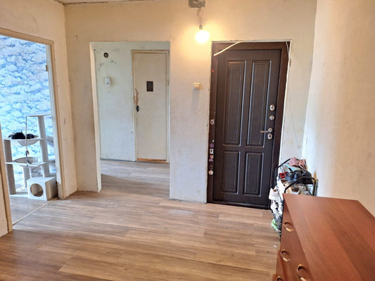 Продам трехкомнатную (3-комн.) квартиру, Новоселов ул, 8, Гатчина г