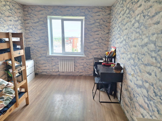 Продам трехкомнатную (3-комн.) квартиру, Новоселов ул, 8, Гатчина г