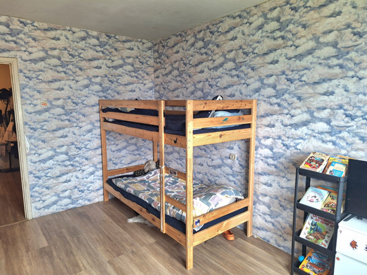 Продам трехкомнатную (3-комн.) квартиру, Новоселов ул, 8, Гатчина г