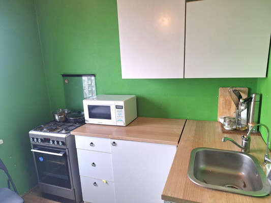 Продам трехкомнатную (3-комн.) квартиру, Новоселов ул, 8, Гатчина г