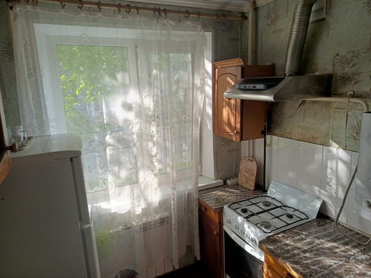Продам двухкомнатную (2-комн.) квартиру, Урицкого ул, 5, Гатчина г