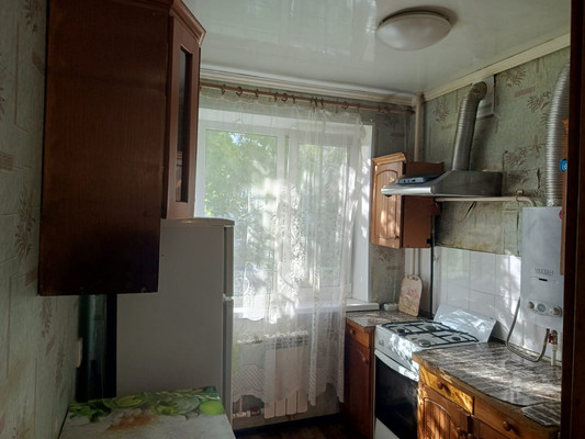 Продам двухкомнатную (2-комн.) квартиру, Урицкого ул, 5, Гатчина г