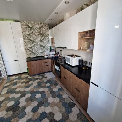 Продам трехкомнатную (3-комн.) квартиру, Строительный пер, 8к1, Иркутск г