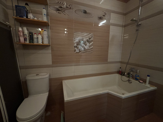 Продам трехкомнатную (3-комн.) квартиру, 8 Марта ул, 97, Екатеринбург г