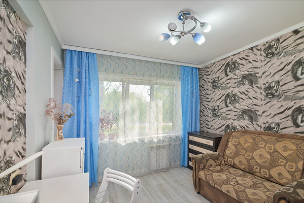Продам трехкомнатную (3-комн.) квартиру, Баумана ул, 250, Иркутск г