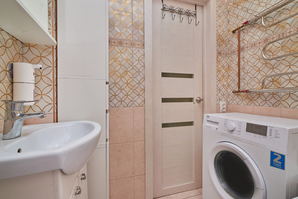 Продам трехкомнатную (3-комн.) квартиру, Баумана ул, 250, Иркутск г