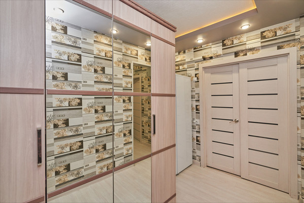 Продам трехкомнатную (3-комн.) квартиру, Баумана ул, 250, Иркутск г
