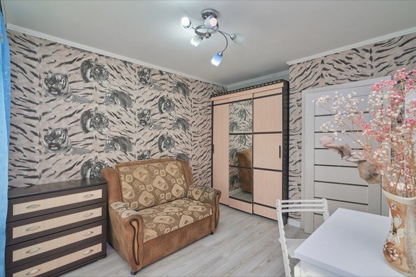 Продам трехкомнатную (3-комн.) квартиру, Баумана ул, 250, Иркутск г