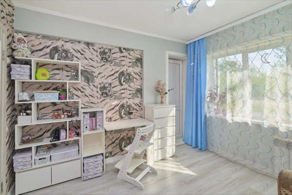 Продам трехкомнатную (3-комн.) квартиру, Баумана ул, 250, Иркутск г
