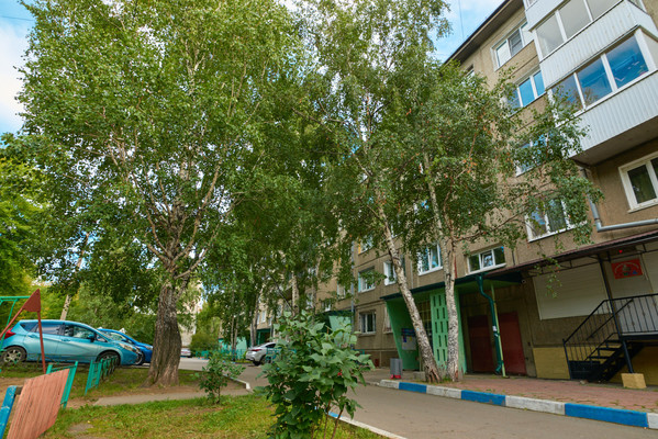 Продам трехкомнатную (3-комн.) квартиру, Баумана ул, 250, Иркутск г