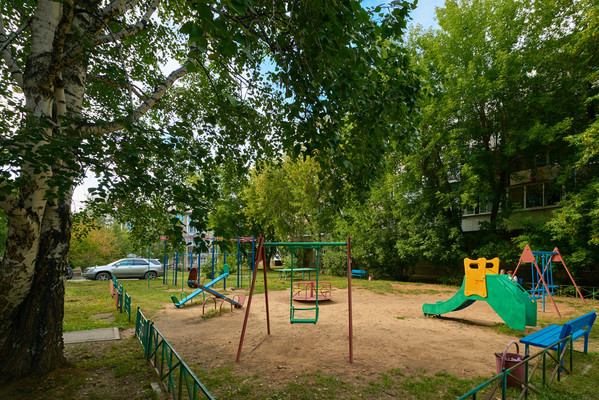 Продам трехкомнатную (3-комн.) квартиру, Баумана ул, 250, Иркутск г