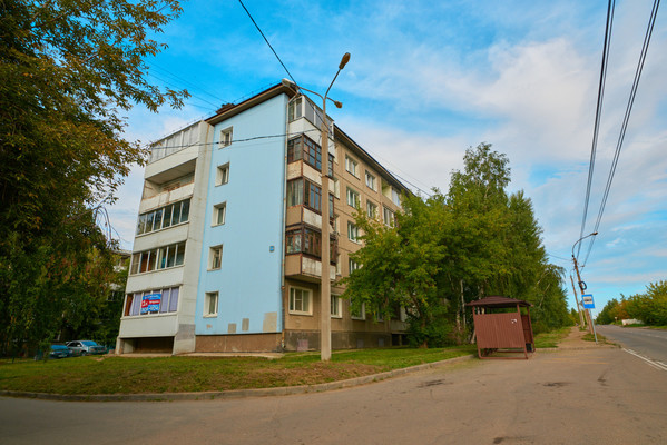 Продам трехкомнатную (3-комн.) квартиру, Баумана ул, 250, Иркутск г