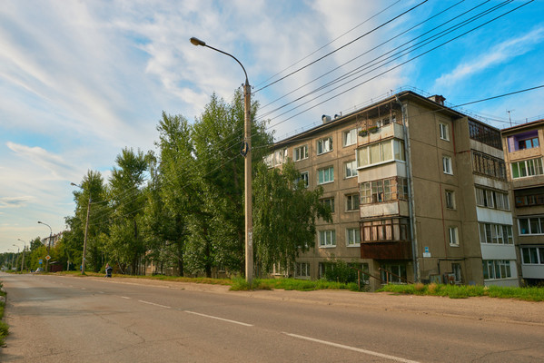 Продам трехкомнатную (3-комн.) квартиру, Баумана ул, 250, Иркутск г