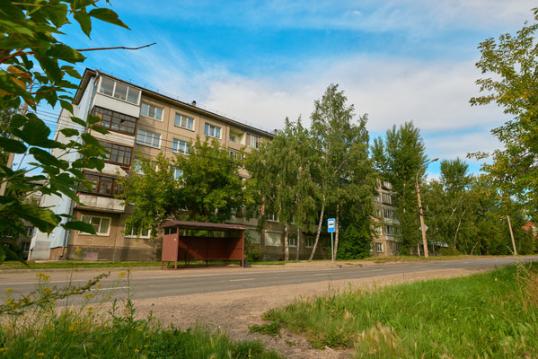 Продам трехкомнатную (3-комн.) квартиру, Баумана ул, 250, Иркутск г