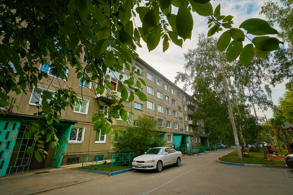 Продам трехкомнатную (3-комн.) квартиру, Баумана ул, 250, Иркутск г