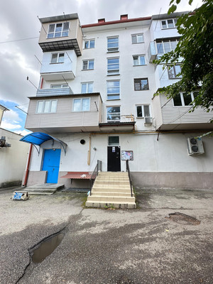 Продам трехкомнатную (3-комн.) квартиру, Ленина пр-кт, 45, Нальчик г