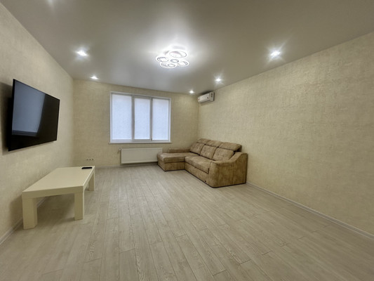 Продам двухкомнатную (2-комн.) квартиру, Крымской весны ул, 4к2, Мирное с