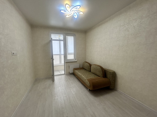 Продам двухкомнатную (2-комн.) квартиру, Крымской весны ул, 4к2, Мирное с