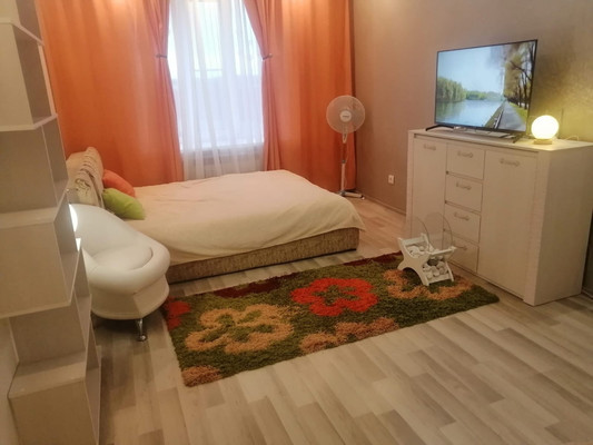 Продам однокомнатную (1-комн.) квартиру, Восточная ул, 8, Кириши г