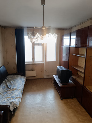 Продам однокомнатную (1-комн.) квартиру, Урицкого пр-кт, 99, Луга г