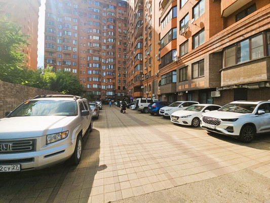 Продам трехкомнатную (3-комн.) квартиру, Комсомольская ул, 8, Краснодар г