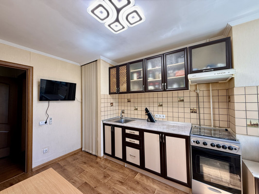 Продам трехкомнатную (3-комн.) квартиру, 1 Конной Армии ул, 11, Симферополь г